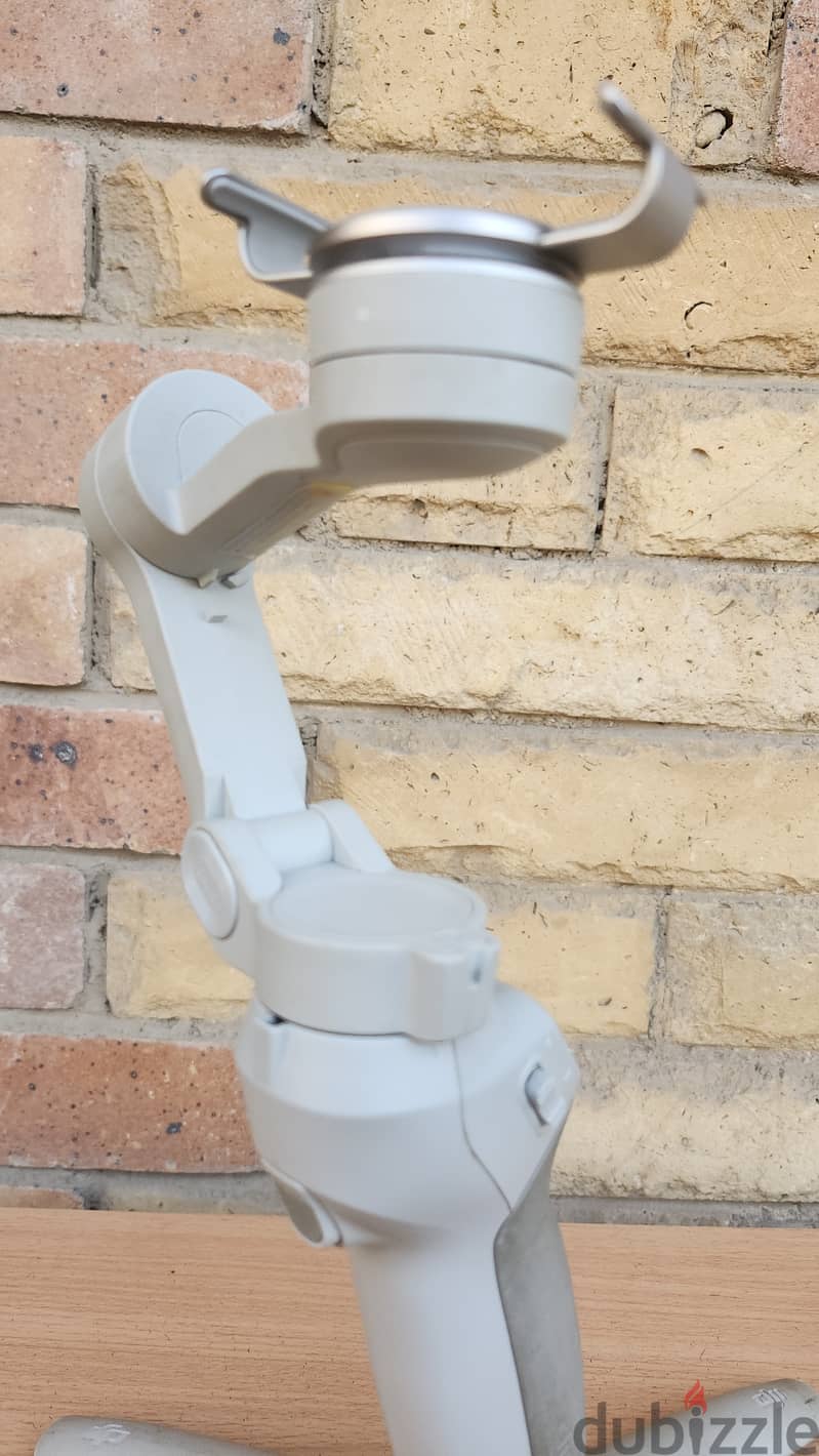 DJI Osmo Mobil 4 12