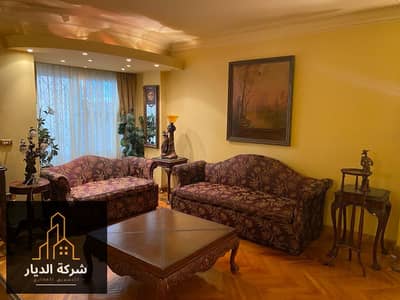شقة للبيع بأجمل شوارع الزمالك للبيع                                                                                                                  .