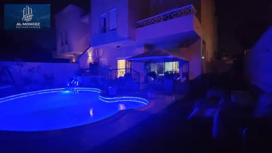 فيلا مميزه للايجار المفروش 210 متر تشطيبات خاصه بالكامل حمام سباحه خاص فرش فندقي في مدينه الرحاب التجمع الاول القاهره الجديده
