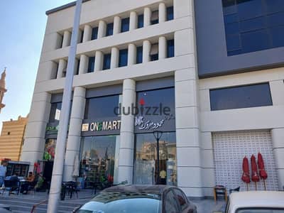 محل للإيجار في مول سيلفر جيت – موقع تجاري مميز بجوار ذا أدرس قريب من روضه زايد و مول المعز_ جامعه الكنديه _ابراج زيد دقايق من_ وصله دهشور_ محور 26 يول