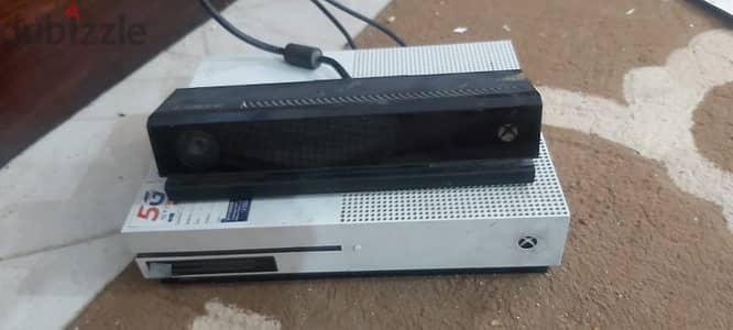 Xbix one s 512 with 1 controller and kinict