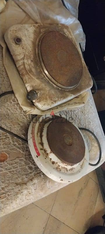 سخان بلاطه . . . . عدد٢ وارد الخارج بحاله جيده جدا