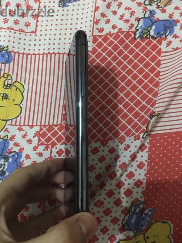 iPhone X black 4