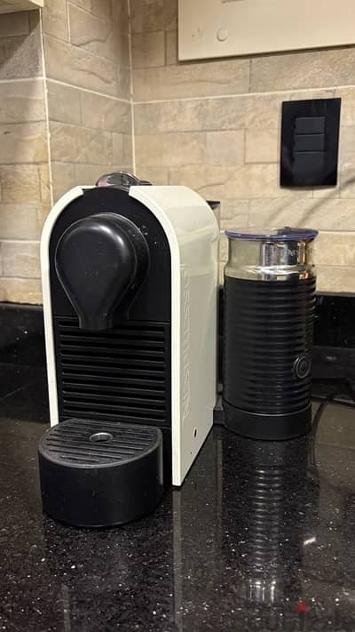 Nespresso U coffee machine with milk frother