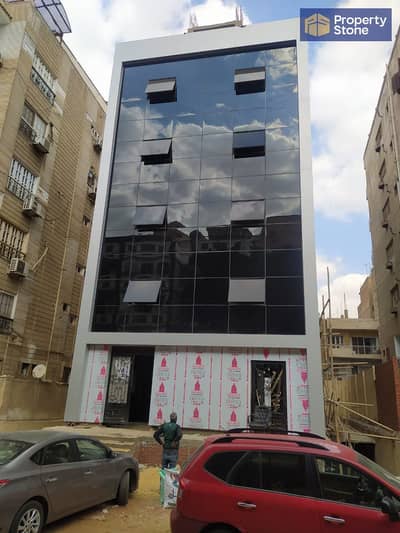 مبني مرخص اداري للبيع١٢٠٠متر   قريب من الكورنيش والمترو  بجوار فندق المعادي وأكاديمية السادات