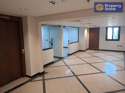 Office for rent, 480 square meters, fully equipped, super deluxe, on 90th Street in Fifth Settlement