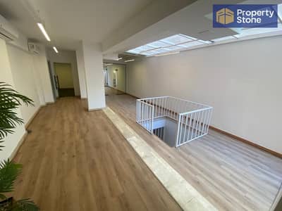 Office duplex for rent with private entrance, 600 meters, super deluxe finishing, in Degla, Maadi