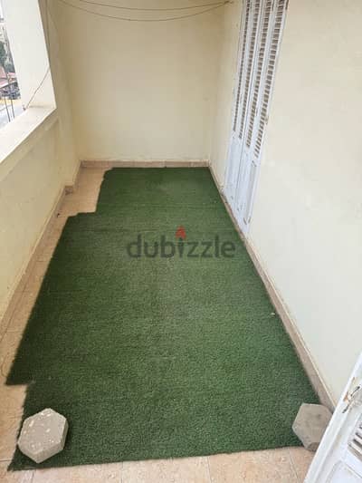 نجيله صناعي خضراء بتتقص على قد البلكونه