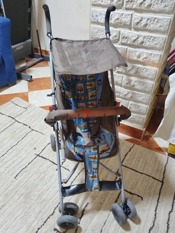 Coche infantil con bastón, en excelente estado