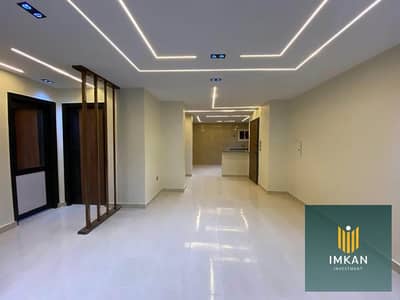 395m² finished duplex for sale in Maqsed Compound—ready for immediate delivery. Features 4 bedrooms and a direct view of the promenade and the Iconic