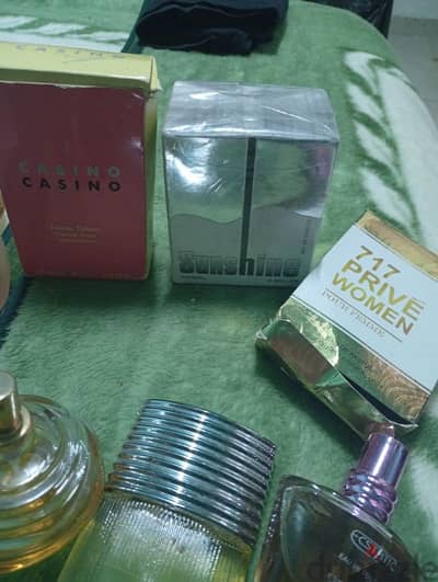 زجاجات عطر جميله لم تستخدم
