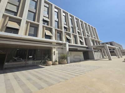 عيادة طبية 165م في لوكيشن مميز على تسعين الجنوبي مباشرة في ميفيدا بيزنس ديستريكت