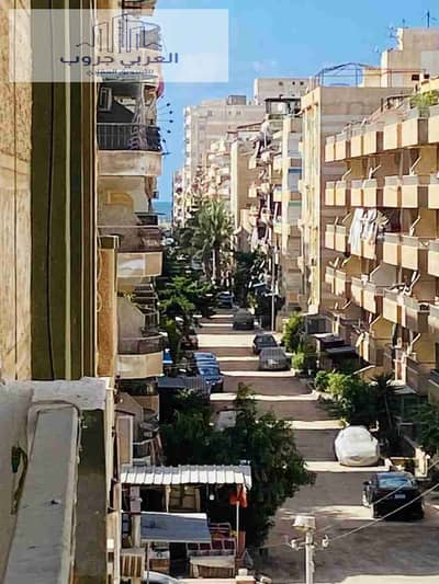 شقه  في الإسكندرية العجمي شاطئ النخيل خطوات من البحر في قلب الاسواق التجاريه تشطيب التـــــــــــرا لوكس