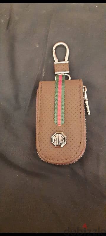 ميداليات مفتاح سيارة mg. جراب شيك بسوسته لوجو فضى