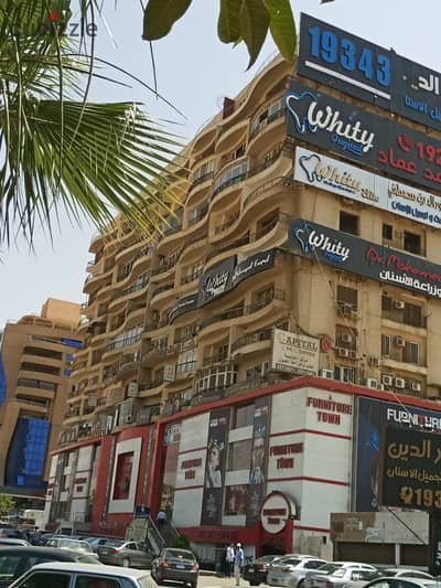 أمام النادي الأهلي مباشرة بمدينة نصر شقة 300 مترللإيجار