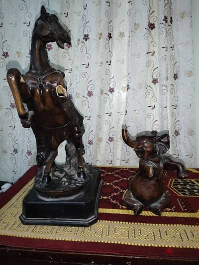 تمثال حصان و فيل