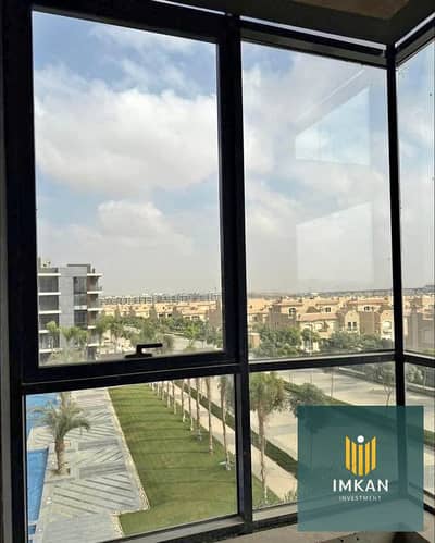 شقه للبيع متشطبه بالقرب من الجامعه الامريكيه بالتقسيط علي اطول فتره سداد في كمبوند لافيستا الباتيو اورو La vista patio oro في التجمع الخامس