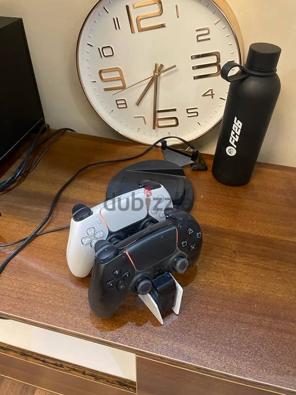playstaion 5,2 controllers and a charging station 2
