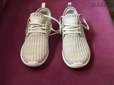 كوتش active حريمى مقاس 37