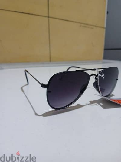 Boy pin sun glasses