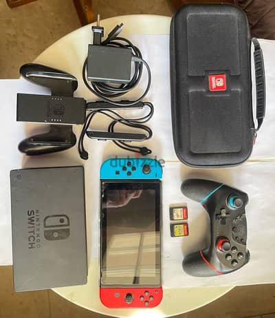 Nintendo switch + 1 extra controller + 2 games