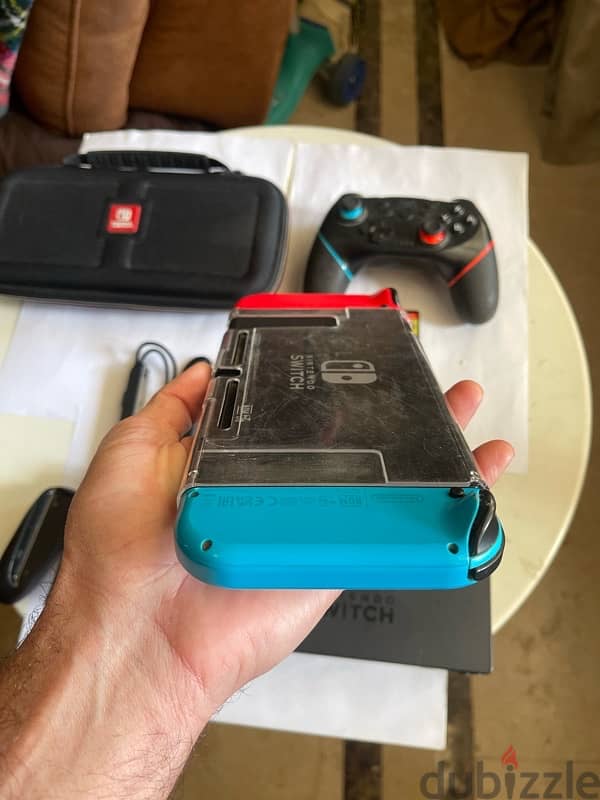 Nintendo switch + 1 extra controller + 2 games 1