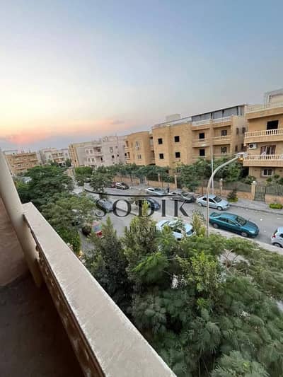 نص فيلا 335 متر  للبيع فى حى فيلات راقى بسعر  دوبلكس  الحى السادس
