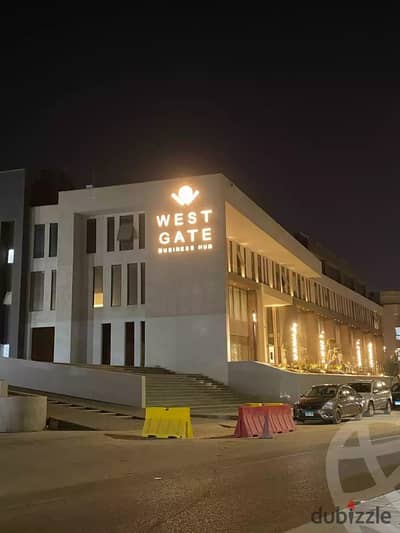 للبيع مكتب إداري استلام فوري في ويست جيت مول في 6 أكتوبر  6th of October / Mall West Gate