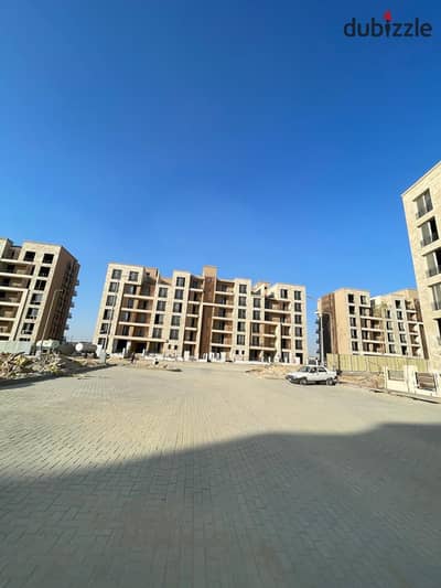 شقه للبيع في تاج سيتي165 متر متقسمه 3غرف و 3حمام ريسبشن 3قطع بسعر مميز