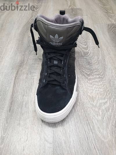 حذاءadidas