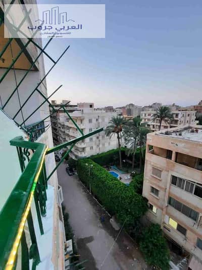 شقه(3نوم )للبيع في الإسكندرية شاطئ النخيل  خطوات من البحر تشطيب الترا لوكس