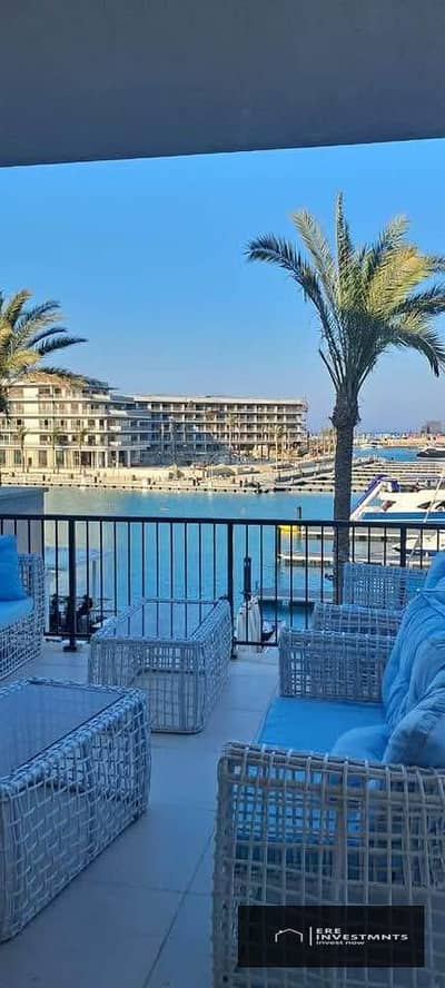 للبيع شاليه دايريكت علي القنال مفروش بالتكيفات وجميع الاجهزه استلام فوري باقل سعر في مراسي مارينا2 الساحل الشمالي بالقرب من سيدي عبد الرحمن والعلمين