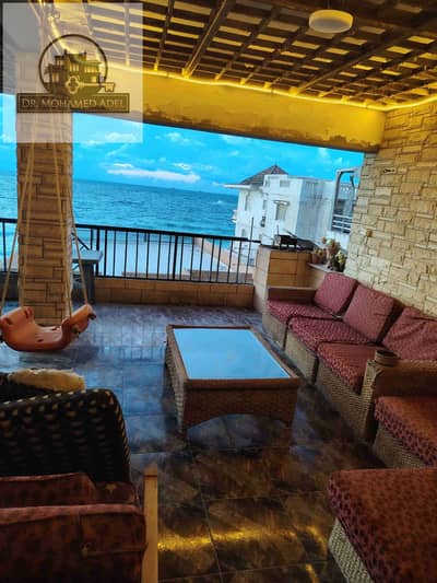 A full floor in a large villa apartment directly on the sea with a private entrance to the beach, adjacent to the officers' club in Al-Ajami, for honeymooners in Al-Bayitas, Alexandria