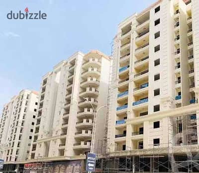 شقة للايجار السكنى 200م / سموحة كومباوند فالورى سموحة شارع النقل والهندسة مطلات على البلازا مكيفة بالكامل مطبخ بالدواليب السعر شامل باكية جراج