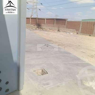قطعة أرض مساحتها ٥٠٠٠ متر متاحة للبيع في مون سيتي (امكو) على طريق مصر - إسماعيلية الصحراوي في العبور.