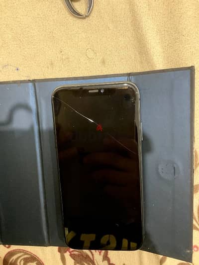 لسرعة البيع iPhone 11 متاح جهاز كامل من غير برده
