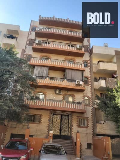 شقه لقطه للبيع في الحي الرابع 6 اكتوبر متشطبه بالكامل في موقع مميز -  4th District – 6th of October City
