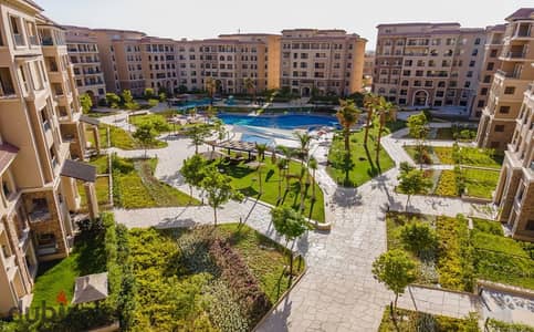 للإيجار بجوار AUC كمبوند 90 افينيو، شقة 200م مميزة فيو علي Pool ولاندسكيب لوكيشن مميز علي التسعين بالتجمع الخامس | القاهرة الجديدة