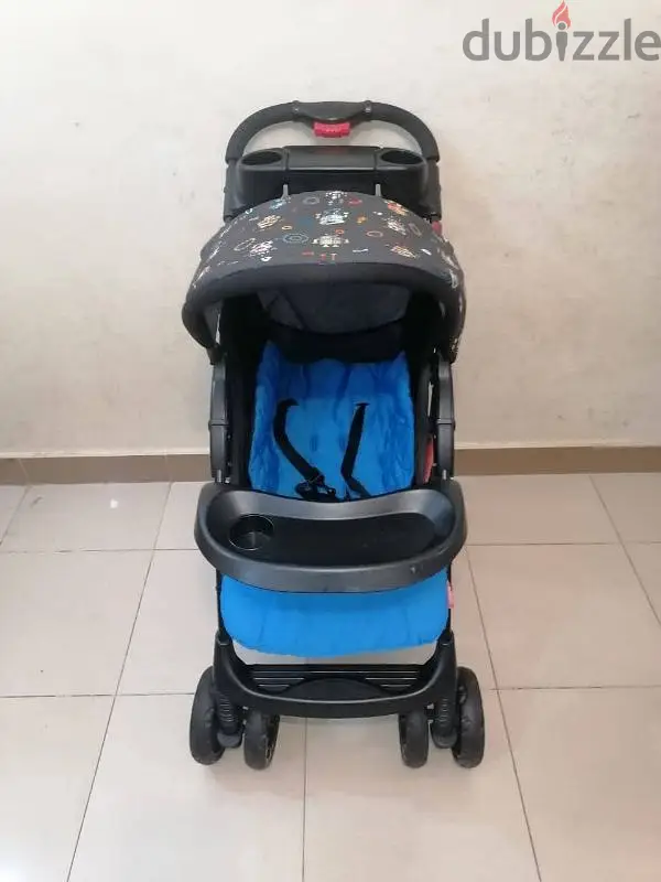 Stroller Juniors: silla de paseo en perfecto estado, como nueva, con ruedas muy resistentes que soportan cualquier tipo de terreno