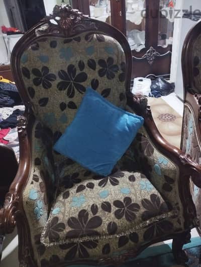 أنتريه 2كنبه 2كرسي ترابيزه خشب زان قوي جدا بحاله ممتازه نيش 4باب ممتاز