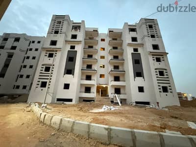 امتلك شقة بفيو الأهرامات من كل الغرف – 150م – موقع ذهبي بحدائق أكتوبر