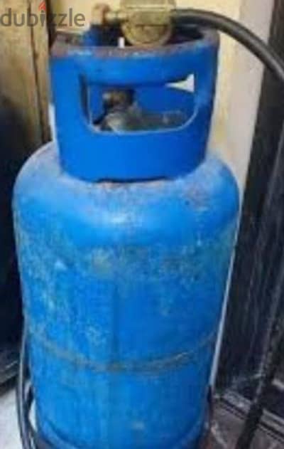 انبوبه للبيع مع منظم وخرطوم  ف تقريبا نص غاز
