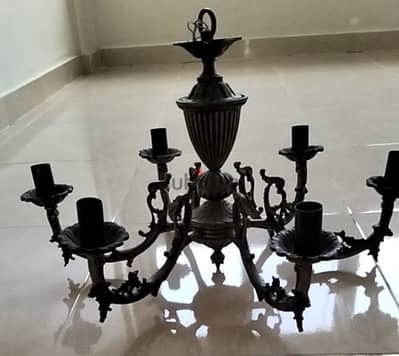 اتنين نجف نحاس واثنين اباليك نحاس اصفر