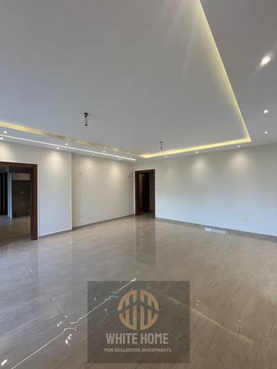 شقة للإيجار اول سكن في كمبوند هايد بارك القاهرة الجديدة. موقع مميز في التجمع الخامس و يوجد داخل الكمبوند جميع الخدمات . ٥ دقائق من الجامعة  الامريكية.