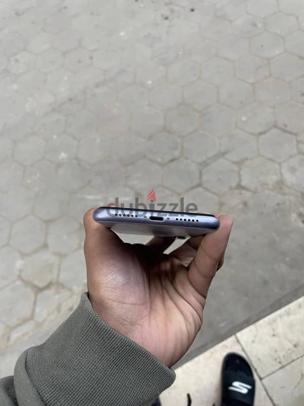 iPhone 11 6