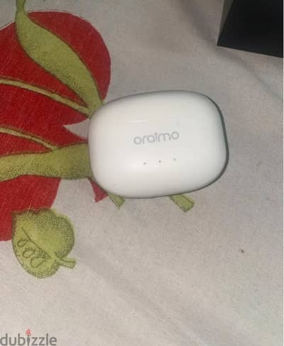 بوكس شحن ابيض سماعه اورايمو Oraimo 3c