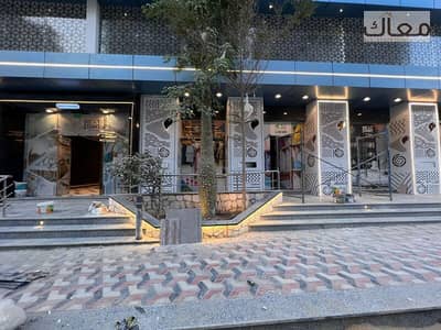 Ready shop in a prime high-traffic vibrant area