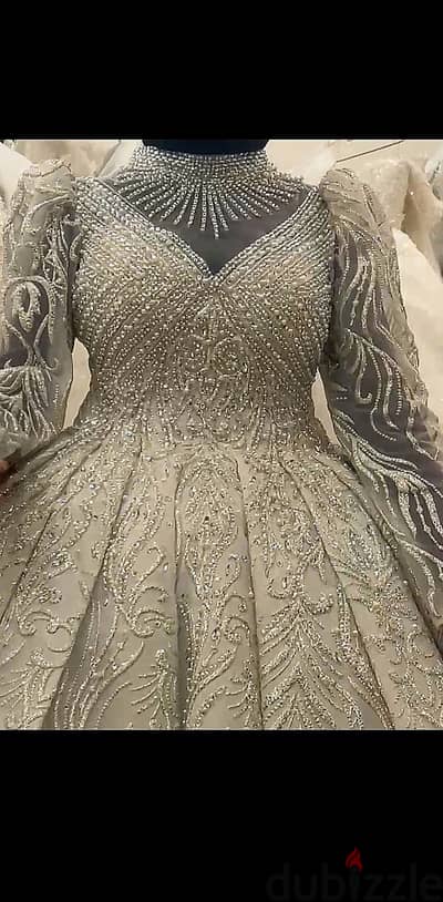 فستان زفاف ملكي أبيض مطرز بالكامل – لبس ساعتين فقط، بحالة جديدة كليً