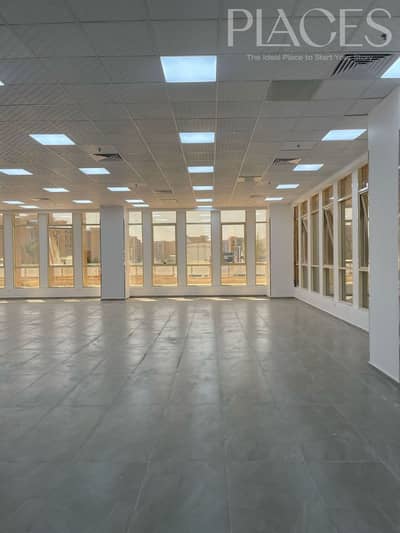 Spacious administrative office for rent, suitable for large companies, in a strategic location on South 90th Street, with an area of 450 m²