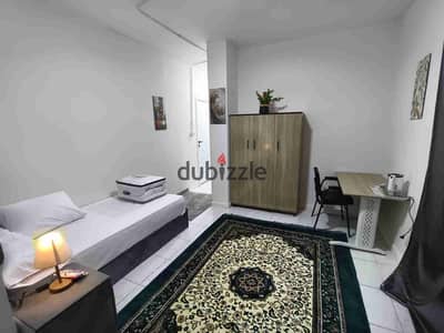 غرفه استوديو فرش نضيف جدا راقي فيلات البنفسج التجمع القاهره الجديده